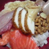 『お刺身切り落としで海鮮丼風』の画像