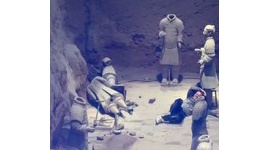 【中国】観光客が兵馬俑の穴に飛び込み、二千年前のテラコッタ像2体を破壊