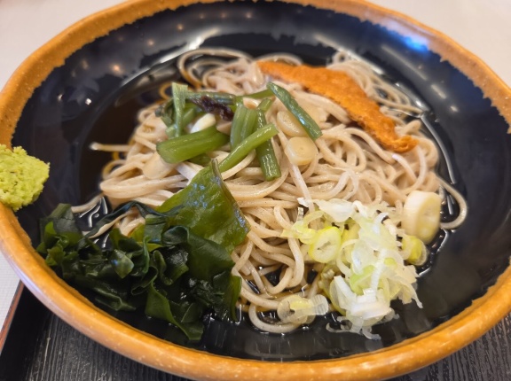 【つつじヶ丘のモーニング】お！なんかコシがあってつるりと美味い！つつじヶ丘駅にあるからこそ嬉しい"万葉そば"の朝そば