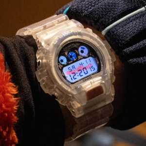 コム デ ギャルソンの「闇市」で限定発売されたコラボG-SHOCK”black