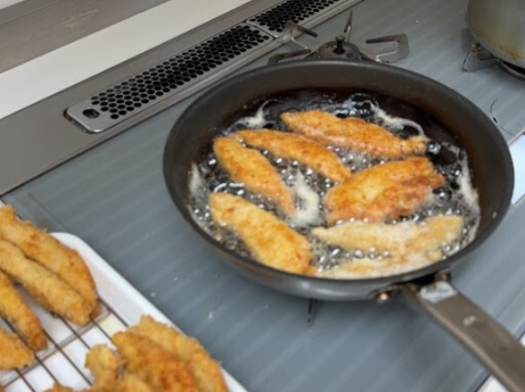 長女なーさんとお互いにささみのフライを大量に揚げた日の晩ごはん