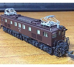 ＥＦ１５＋ＥＦ１５牽引の甲種車両付き混合貨物列車