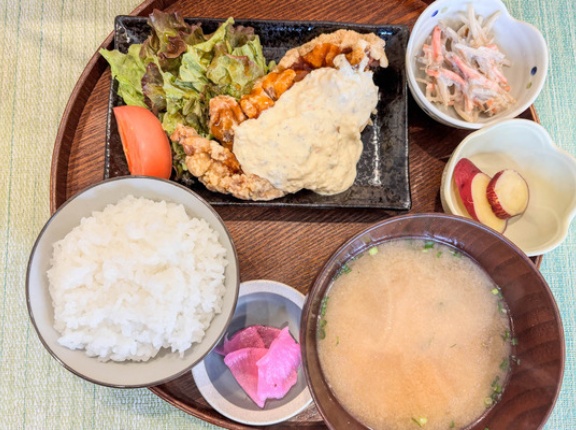 「土鍋ごはんと家庭料理 とびら」の『チキン南蛮定食』など（高槻市芥川町）【たかつーグルメ】