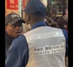 渋谷区の防犯パトロール隊で黒人が活躍してると話題に！　海外の反応。