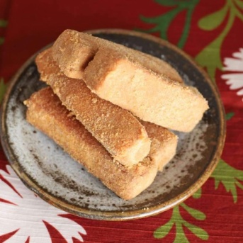 残ったホットケーキミックスを活用！「凍り豆腐で簡単揚げきなこスティック」レシピ