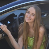 【画像】ベンツ売りのお姉さん、あまりに美人すぎて納車式で目立ちすぎてしまうｗｗｗｗｗｗｗｗｗｗｗｗｗ
