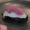 「ちゅートロの握り」生き物系YouTuber「飯島レンジ」（登録者数89万人）、生きたネズミの赤ちゃんを”寿司”にして食べる動画を投稿　視聴者驚愕