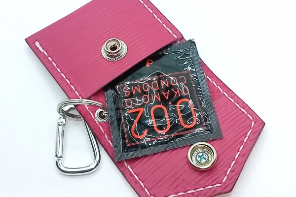 skin tokyo コンドームキーリング　菅田将暉 菅田将暉着用 私物 skin tokyo コンドームキーリング ホワイト スキン