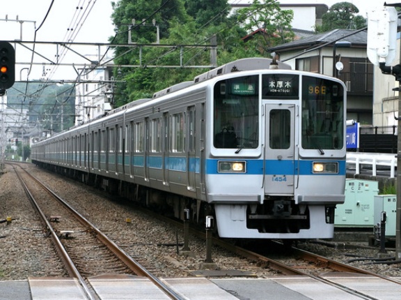 小田急と千代田線の直通列車が大増発された2000年のダイヤ改正ではどれぐらいの本数が設定されたのか（土休日編）