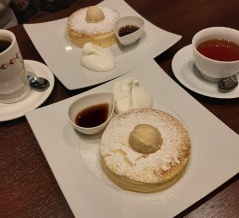 【宝塚市 スイーツ】『さかい珈琲』南口店。自家製のふわふわ触感と、カリカリ触感のパンケーキなるものを食べてみた結果…