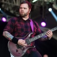 BETWEEN THE BURIED AND MEからDustie Waringが脱退！！