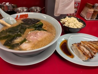 24時間やってるクサくてガツンと来るラーメン屋きた！！