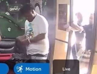 【閲覧注意】ムチムチのアメリカ人さん...背後から撃たれまくったのになんか大丈夫そう