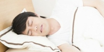 彼の寝相が悪いから離れると「嫌いになった？」としつこい…イラっとするし眠れないし最悪。