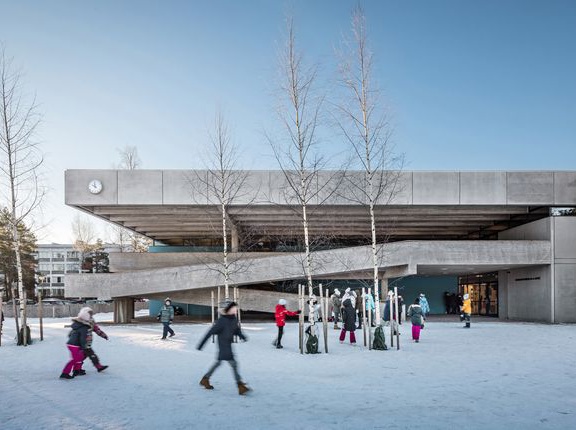  フィンランド「お前らの国の普通の学校校舎を見せてくれ」