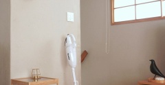【山崎実業】スティッククリーナースタンドで収納見直し！置き場に困る掃除機を立たせてスッキリ！