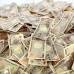 宝くじで10億円！が当たったらどうする!?→別荘を購入、貯蓄、馬主になる、ポルシェを買う﻿