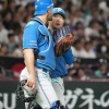 新庄監督、マルティネスの凡ミスに「あり得ない」　伏見が右手痛め途中交代
