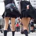 【悲報】まんさん、ミニスカＪＫのパンツを次々と盗撮するも捕まってしまうｗｗｗ