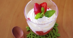 氷いちごのクリームチーズグラスケーキ