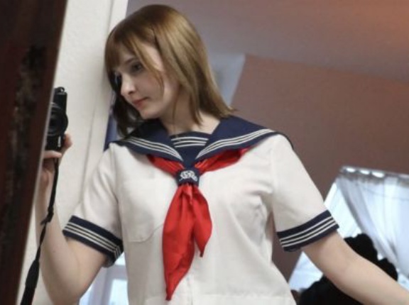 美女「ドイツって制服ないから、着れるの嬉しい🥹めっちゃ可愛い」→おじいちゃんにセーラー服コスプレを見せた結果ｗｗｗｗｗ