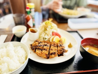 【悲報】店員「相席よろしいですか？」俺「いいっスよ(ｽﾞﾙｽﾞﾙ」新規女さん「あの……私はちょっとよろしくないかなって…」→