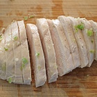 暑い日はレンジでしっとり♪鶏むね肉のネギ塩レモン！