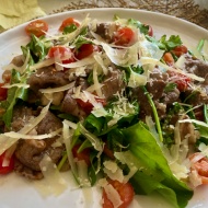 イタリアのシンプルな牛肉料理「ストラチェッティ」【PR】