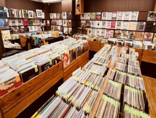 【店舗紹介】ディスクユニオン最大規模のレコード専門フロア「新宿ロックレコードストア」をご紹介！