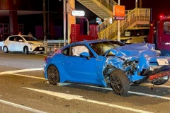 「86」が大破…車4台絡む右直事故、男女5人搬送