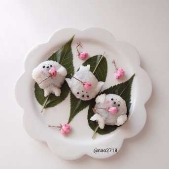 アザラシの紅白桜餅　