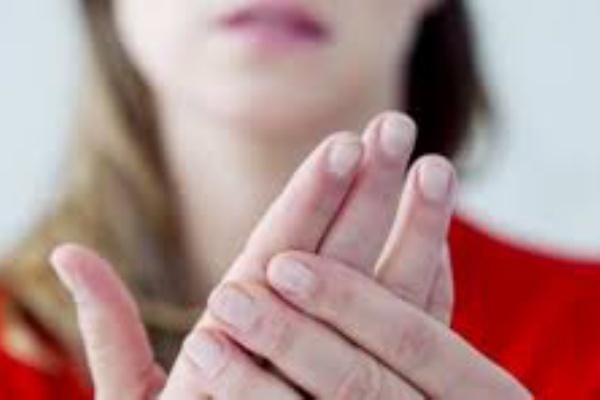 冷たい指先をすぐに温める方法 雑学日記