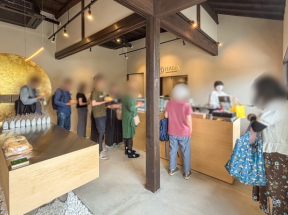 西国街道ぞい郡家新町につくってた「HALO,（アロ） patissier KAORU YOSHIDA」がオープンしてる