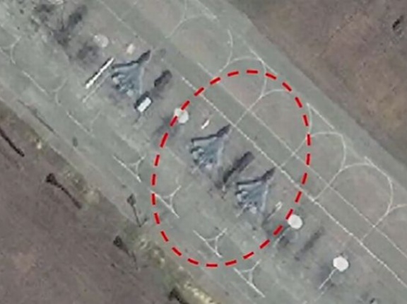 ロシア軍の最新鋭ステルス戦闘機Su-57に無人機攻撃…ウクライナ国境から約1700km！