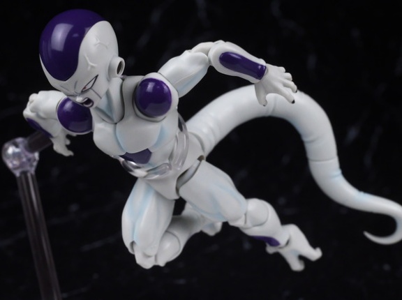 S.H.フィギュアーツ フリーザ 第四形態〈底知れぬ宇宙一の力〉レビュー