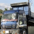【画像】ダンプカーの芸術点が高すぎる事故、これ