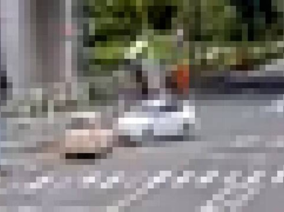 【動画】ライブカメラが事故でとんでもない吹っ飛び方をする車を捉える