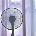 敵「扇風機を当てて寝るとヤバいぞ！」　ワイ「大丈夫やろｗｗｗ」扇風機ﾎﾟﾁｰ