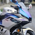 YZF-R25ホワイト 今なら１台即納です！(ついでにR6も)