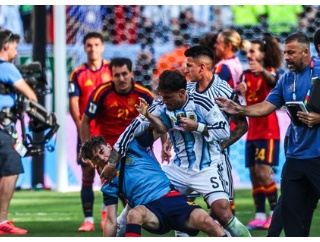 FIFAがアルゼンチンへの懲戒手続きを開始…W杯決勝後に“暴走”のパレデスらが対象に