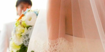 結婚式の見積もりが1200万になった時点で気付くべきだった。