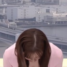 田原萌々アナ｜お辞儀でVネックから覗く谷間がぷるぷる揺れる【GIF動画あり】
