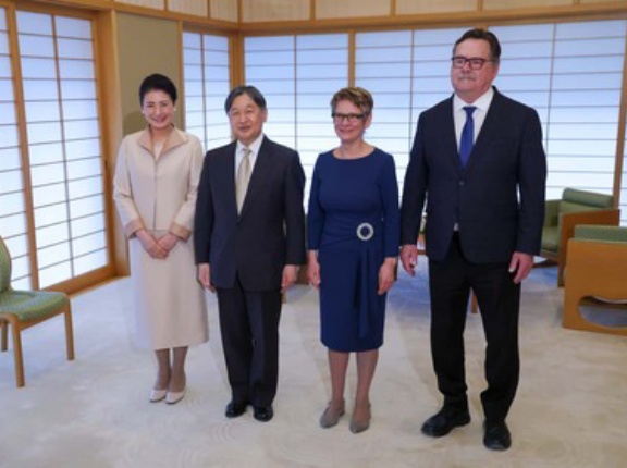 天皇夫妻　カナダ議長とオーストラリアの最高裁長官夫妻と会見・矯正施設職員と面会