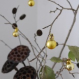 『天然木で作るシンプルなクリスマス飾り & 蓮のドライフラワー』の画像