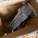 KAYAの部屋、セラミック炭を 箱詰め。