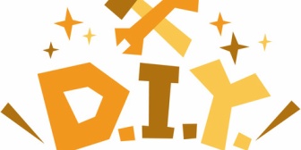 道を挟んで向かいの家が目隠しの塀をDIYで作ってる。土台がなく、直接土に差し込んでるみたいだが、強風で飛んできそうだ。