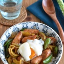 ウインナーとスナップえんどうのカレー炒め丼