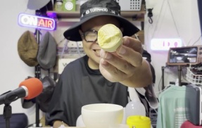 黄色一色の黄色い茹でたまごを作ったので、何も知らない情弱オジサンに食べさせてみた。