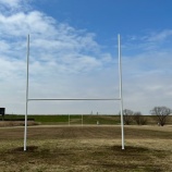 『ラグビー場が一新　純白のポールでトライを！　』の画像