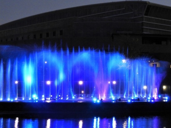 音楽にあわせて水と光が踊る！迫力のウォーターパフォーマンス！『環水公園サマーファウンテン2026』開催！7月25日～8月30日。